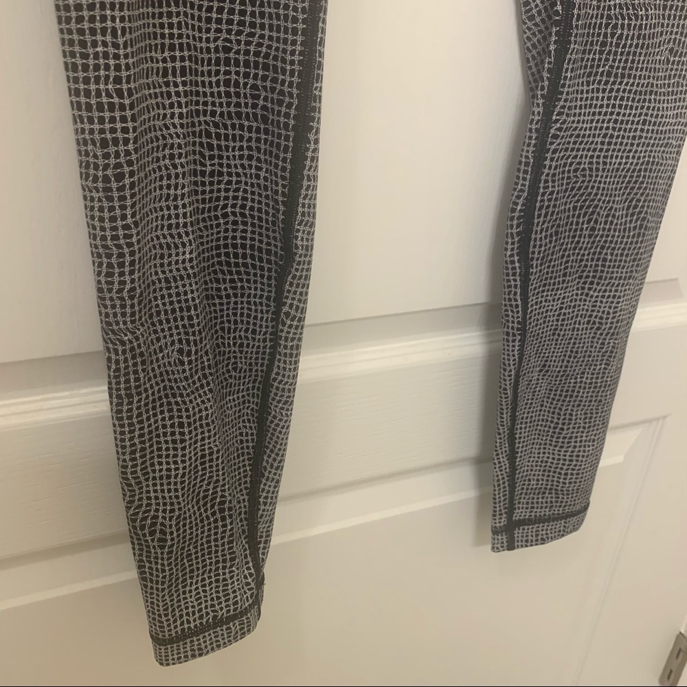 LULULEMON leggings black white reflective logo - Picture 8 of 14